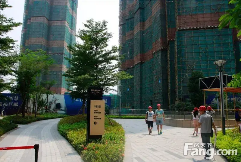 大运房子已经卖不出去了 开发商还在死撑不 大运房子已经卖不出去了 开发商还在死撑不