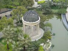 非一楼南北通四房,有露台,有产权车位,价格可以沟通