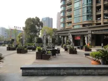 非一楼南北通四房,有露台,有产权车位,价格可以沟通