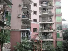 步行街 春晖花园三房85万