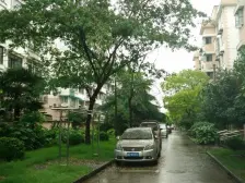 中间楼层,中环内,近地铁,小区中间位置。