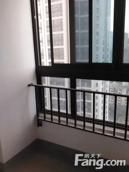 融景城商铺出售,80万,套内89,建面110,全朝中庭