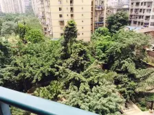 该房屋户型方正,采光好,居住环境安静,带阳台