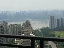 南滨路精装修,三层楼带屋顶花园,装修保持好!