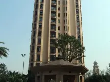 此房是小区少有的顶楼复式,空中别墅挑空客厅