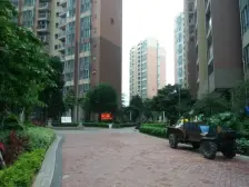 寮厦地铁口,两房改的小三房,不欠款,诚意出售