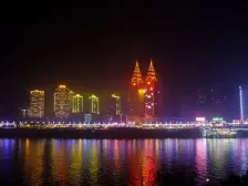 解放碑少有2014年小区,有小区环境,单间能看一点江