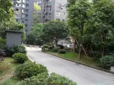 大礼堂旁 小区电梯房 住家安静