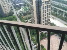 汽博融创精装跃层轻轨4房 品质小区 拎包入住