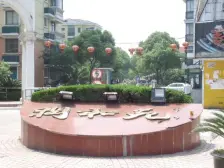 复式,带大阁楼,无杂费,南北通,交通便利,近地铁。